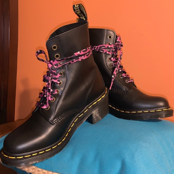 Dr Martens Black smooth leather heeled ankle boot Ladies size 7 - Picture 5 of 8